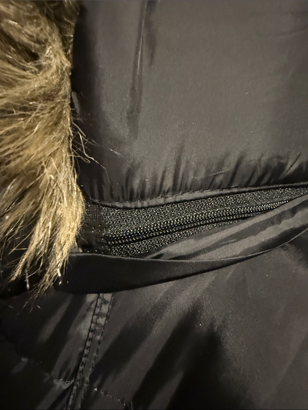 MICHAEL Michael Kors Women’s Large Black Long Hooded Puffer with Faux Fur Trim - Picture 5 of 8